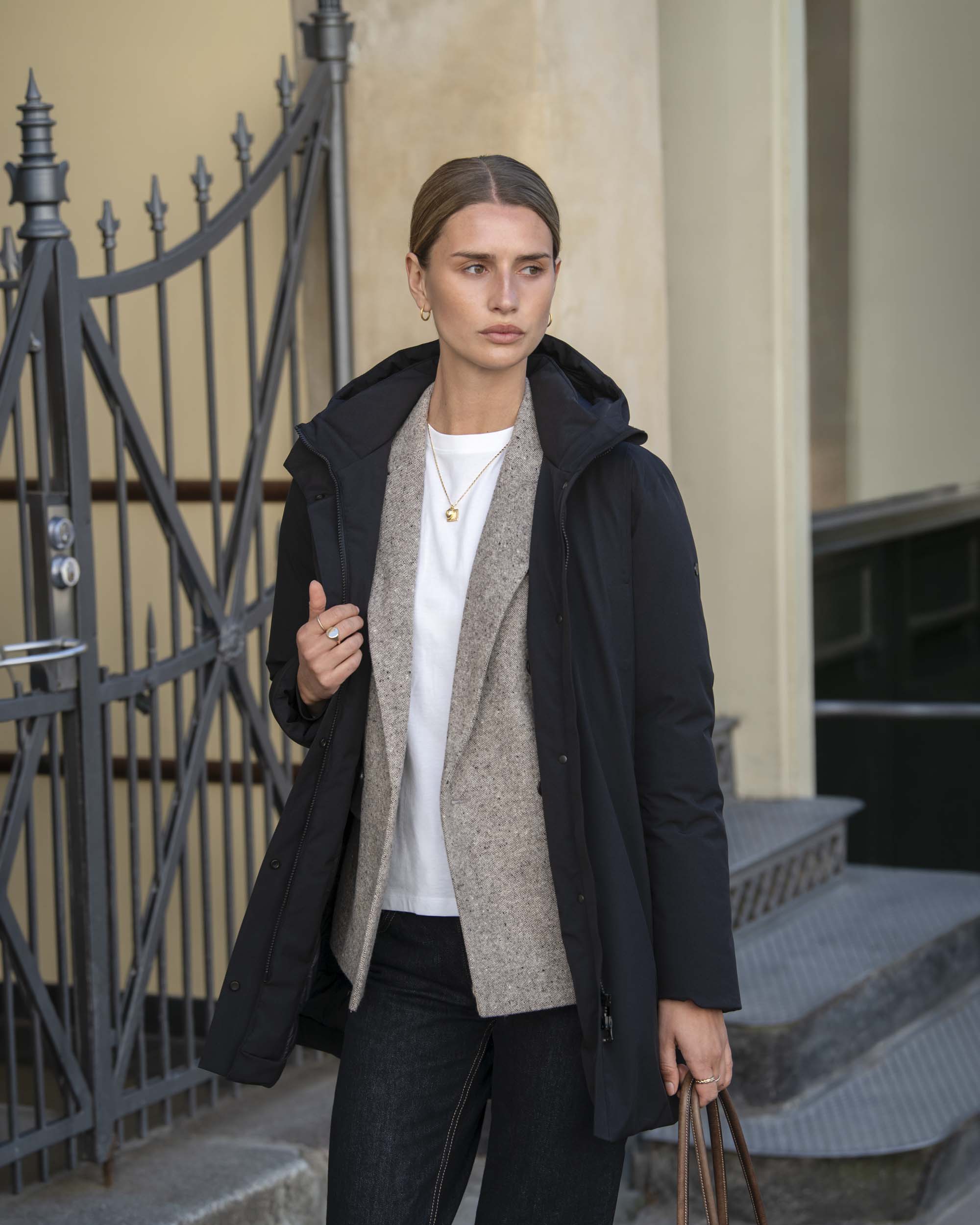 NIMBUS Evermont Damen – Black (Am Modell)