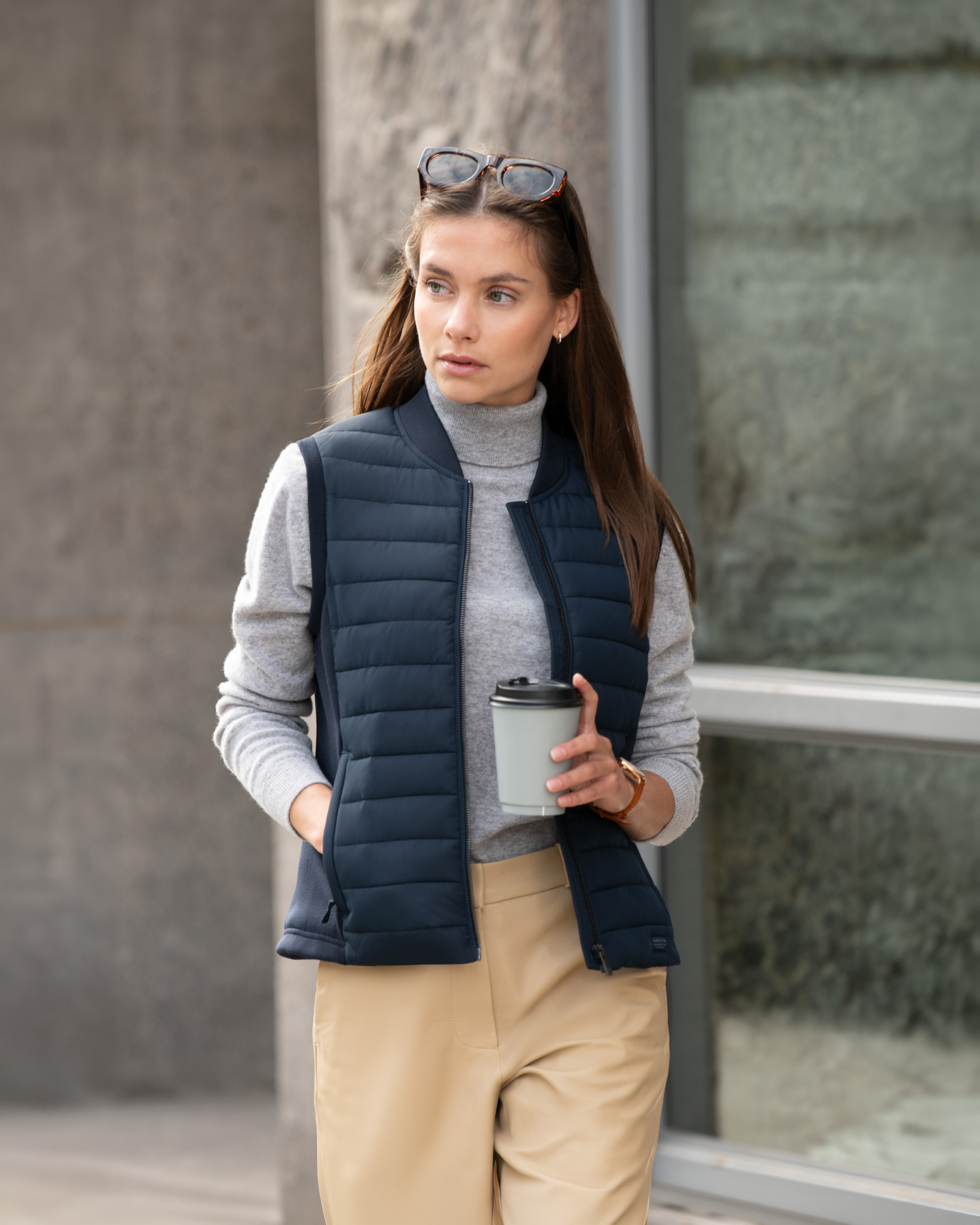 NIMBUS Vesper Damen – Navy (Am Modell)